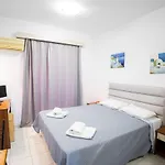 Johnhara Studios & Apartments