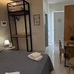 Johnhara Studios & Apartments